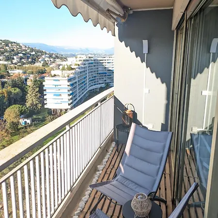 Apartment 2 Etoiles - Sur Le Port - Cannes Marina