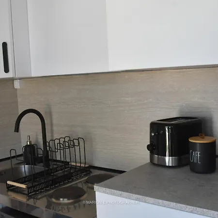 2 Etoiles - Sur Le Port - Cannes Marina Apartment *